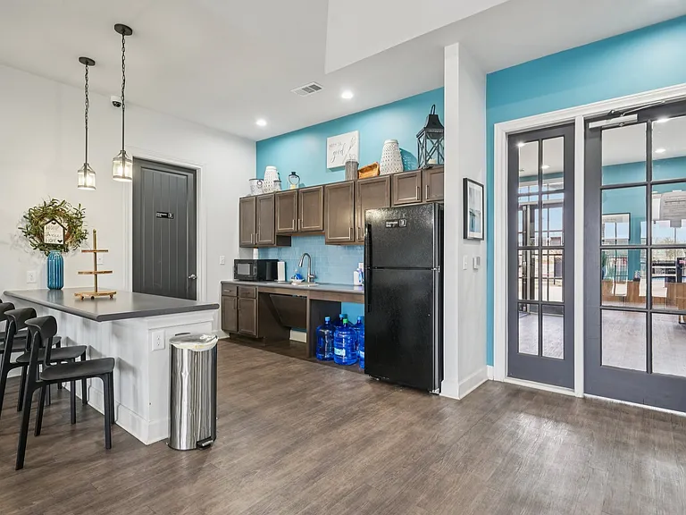 Culebra Creek Apartments — Photo 22