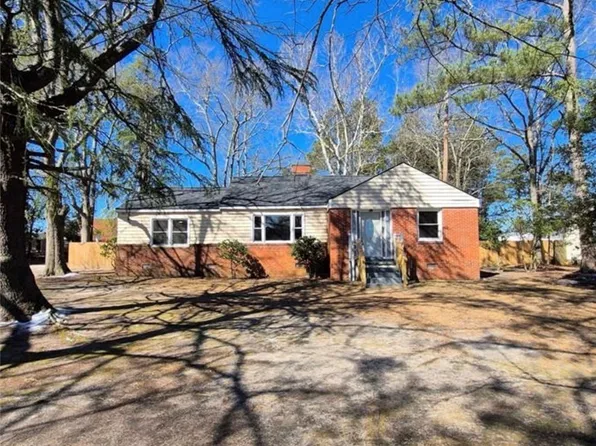 113 N Wright St, Raeford, NC 28376