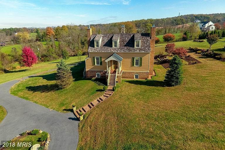 Welcome!  4500 sqft Federal colonial home