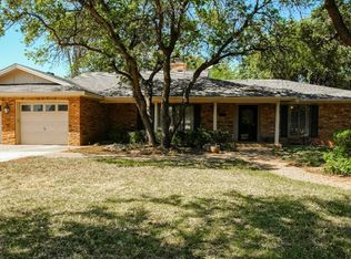 906 W Houston St, Floydada, TX 79235