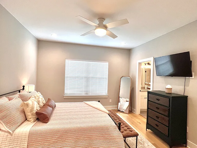 216 E 20th St #216 — Photo 22