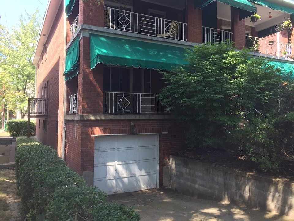 Front Proch and Garage for Unit