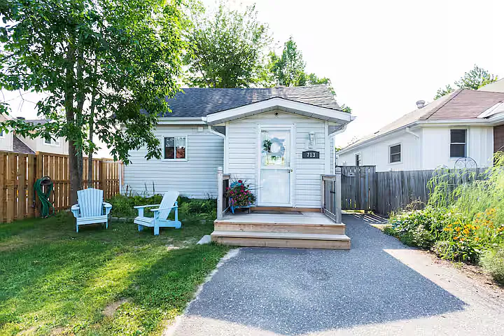 713 Lakeshore Dr — Photo 1