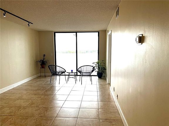 4th image of 117 Lake Emerald Drive #309