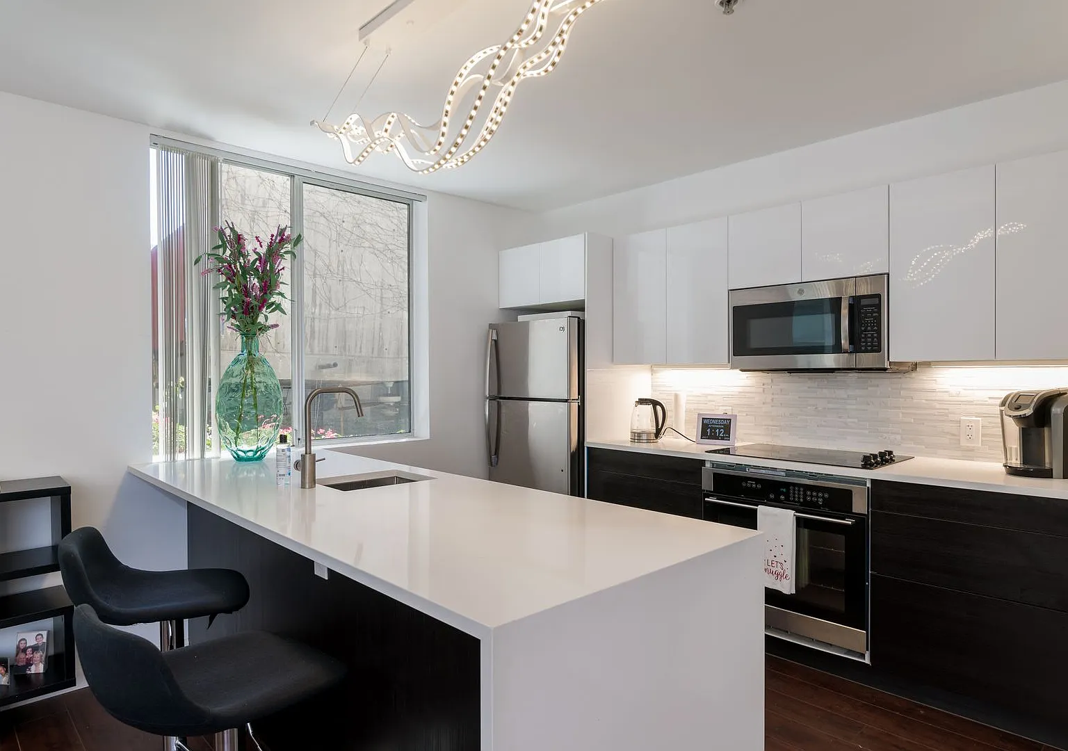 2 Bed 2 Bath in The Heart of Little Italy — Photo 2