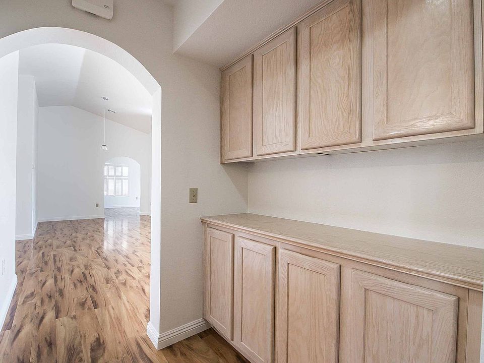 1st image of 2400 Desert Glen Dr
