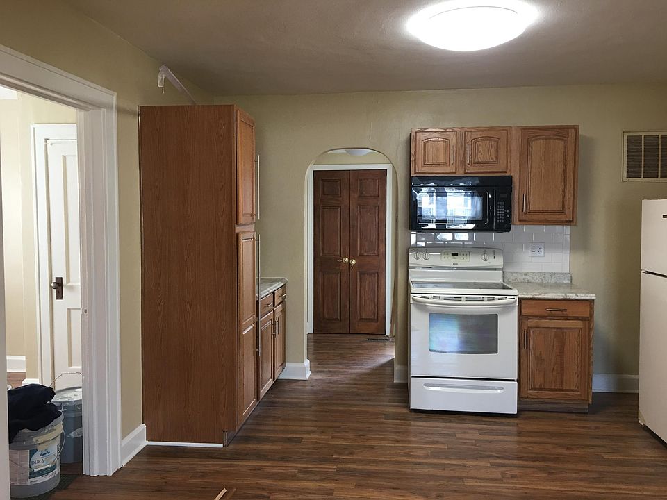 Cabinets with under cabinet lighting 