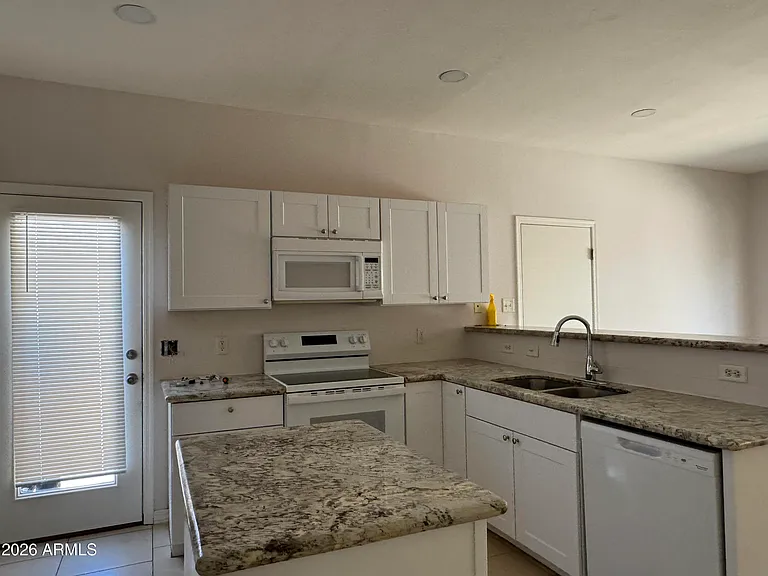 1309 S 121st Ln — Photo 3