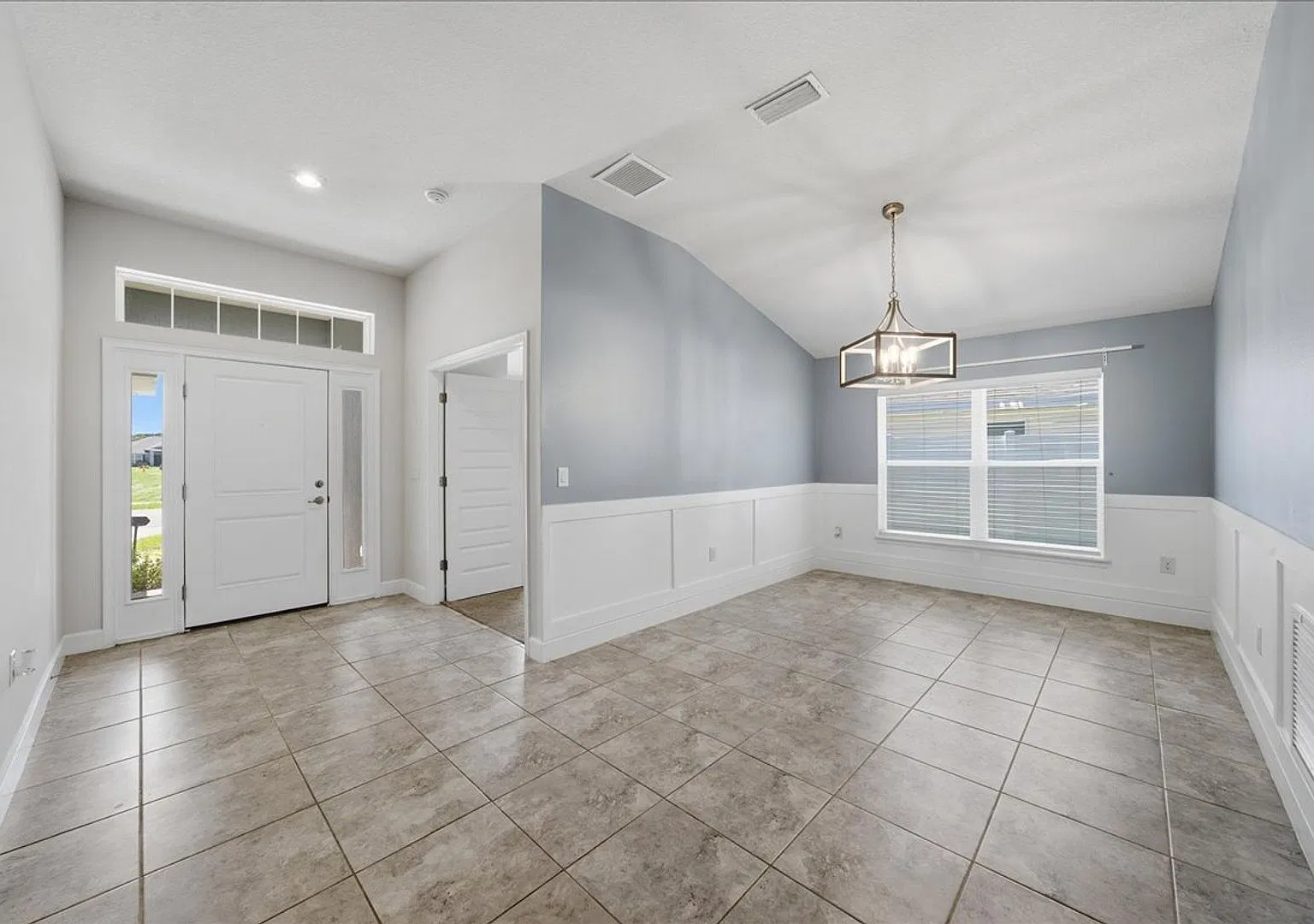 Spacious Cocoa Rental with Covered Lanai & Two-Car Garage near KSC and Port — Photo 2