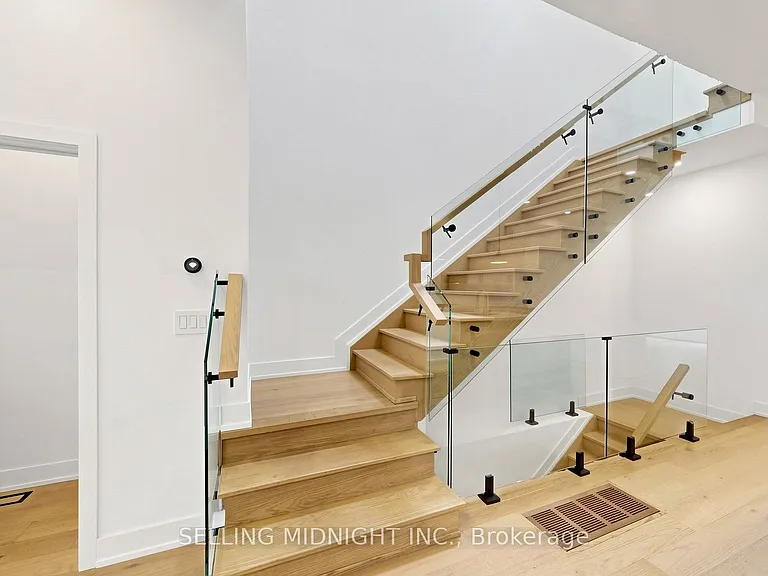 42 Guthrie Ave — Photo 20