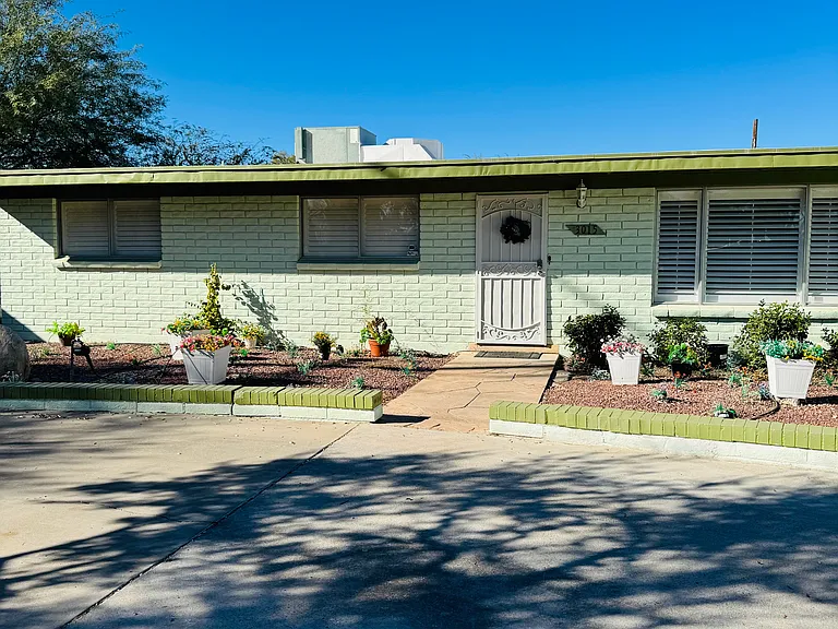 3015 N Wilson Ave — Photo 2