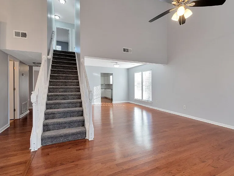 4641 Hampton Chase NE — Photo 8