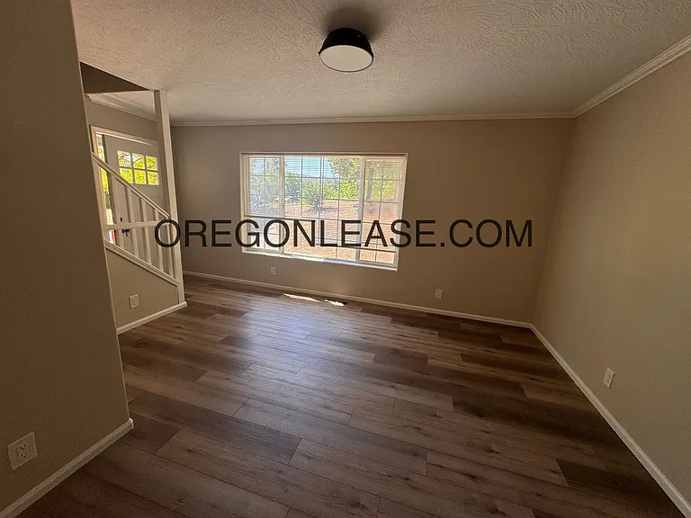 420 Holly Ave — Photo 9