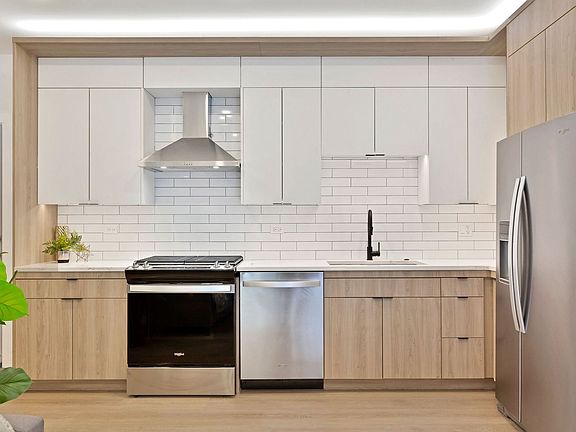 4th image of 1613 W Belmont Ave #3M