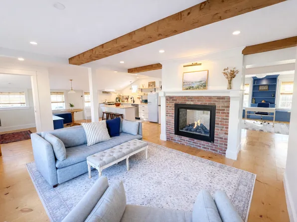 14 Sugarloaf St, South Deerfield, MA 01373