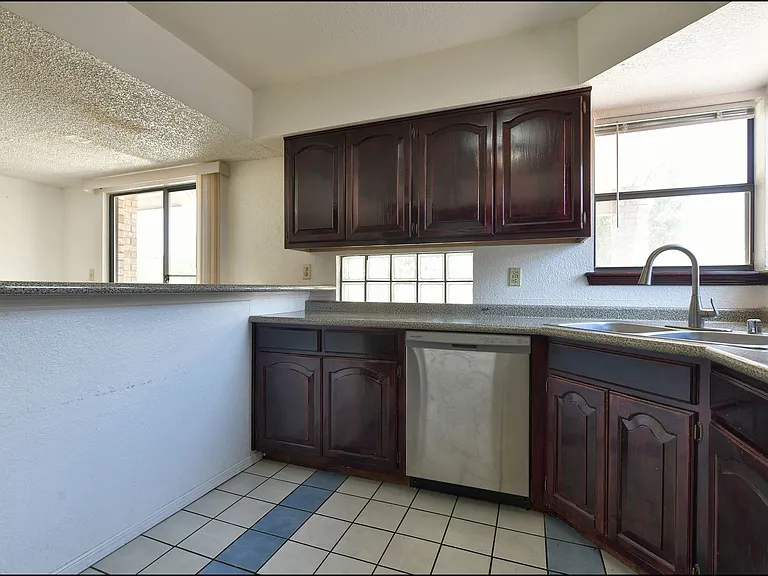 695 Bluff Canyon Cir — Photo 18