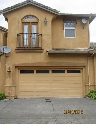 3 bed, 2.5 bath, 1713 sqft, $3,100 — Photo 2