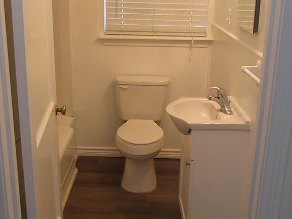 4th image of 1706 Smith St