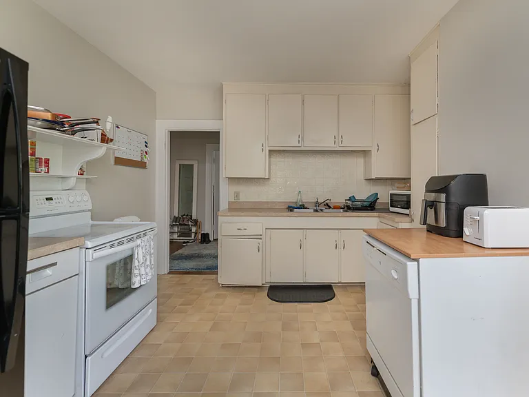 14 Audubon St #UPSTAIRS — Photo 3