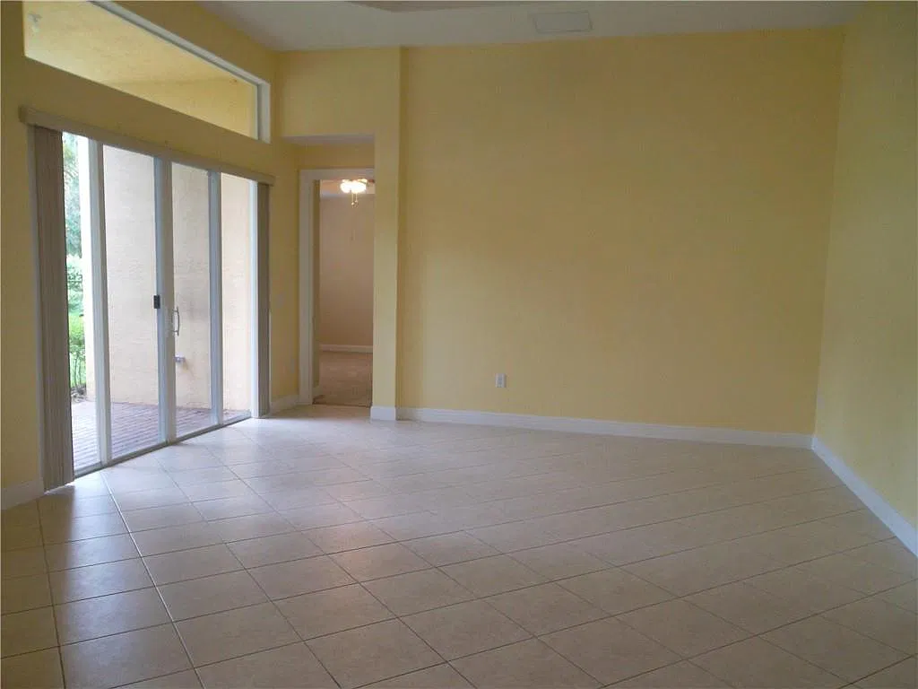 4 bed, 3.0 bath, 2443 sqft, $6,200 — Photo 3