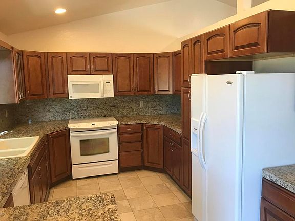 4th image of 8945 Warbler Dr