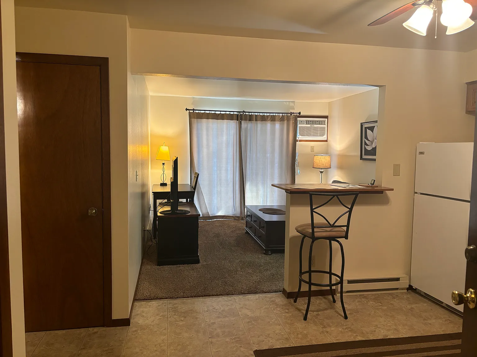 212 E Doty Ave — Photo 4