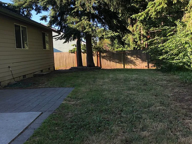749 SW Regency Dr — Photo 17