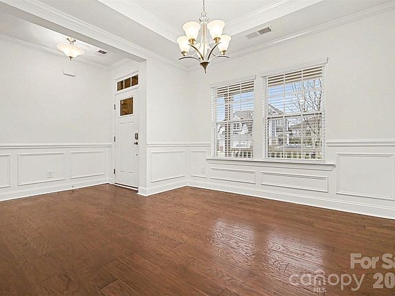 3rd image of 109 Creekside Crossing Ln