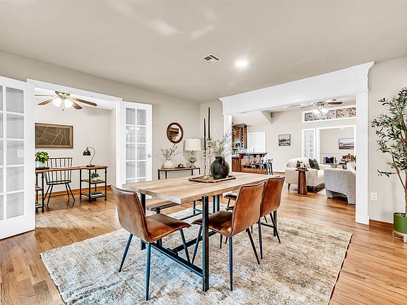 2nd image of 9807 Ravenswood Rd