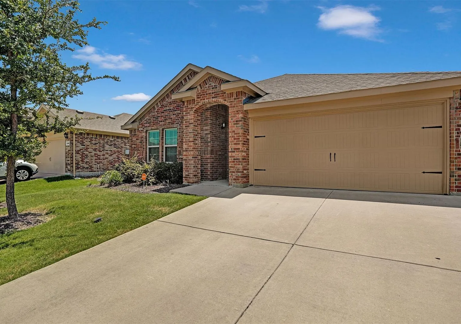 Move-In Ready 4BR/4BA Home with Luxury Finishes and Open-Concept Design — Photo 2