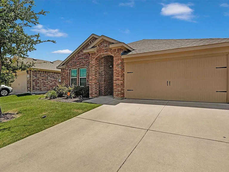 1111 Meadow Side Dr — Photo 2