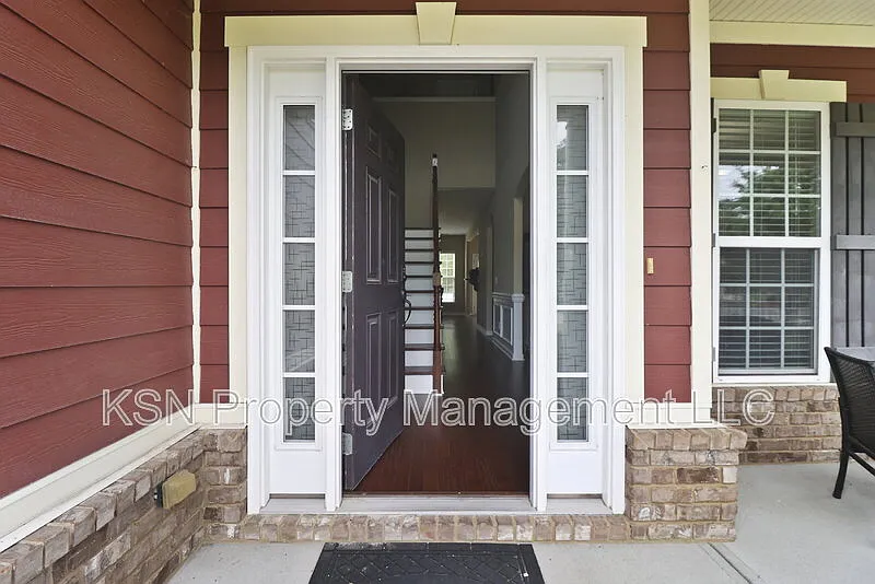 4 bed, 3.0 bath, 2887 sqft, $2,845 — Photo 3
