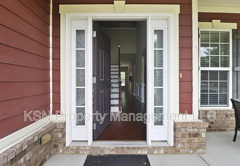 144 Tahoe Dr — Photo 3