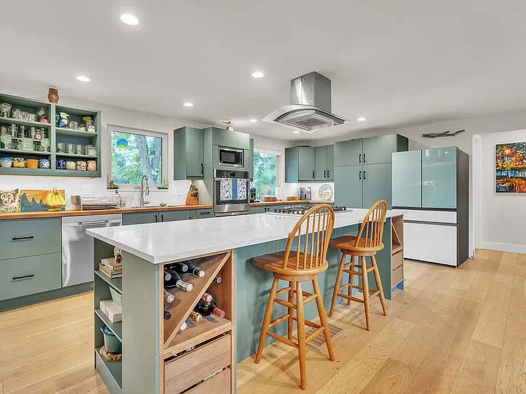 3163 S Boston Ct — Photo 2