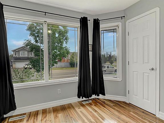 4th image of 18 E Pinnacle St