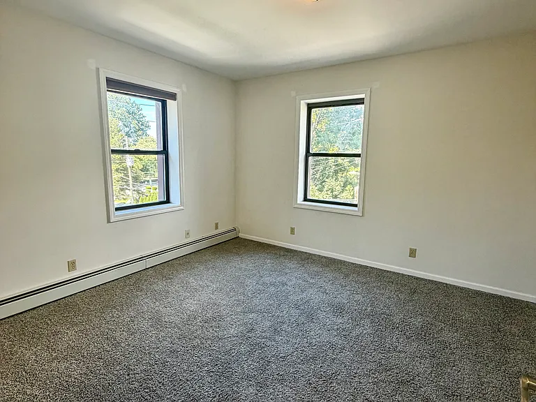16 Hall Pl #3 — Photo 4