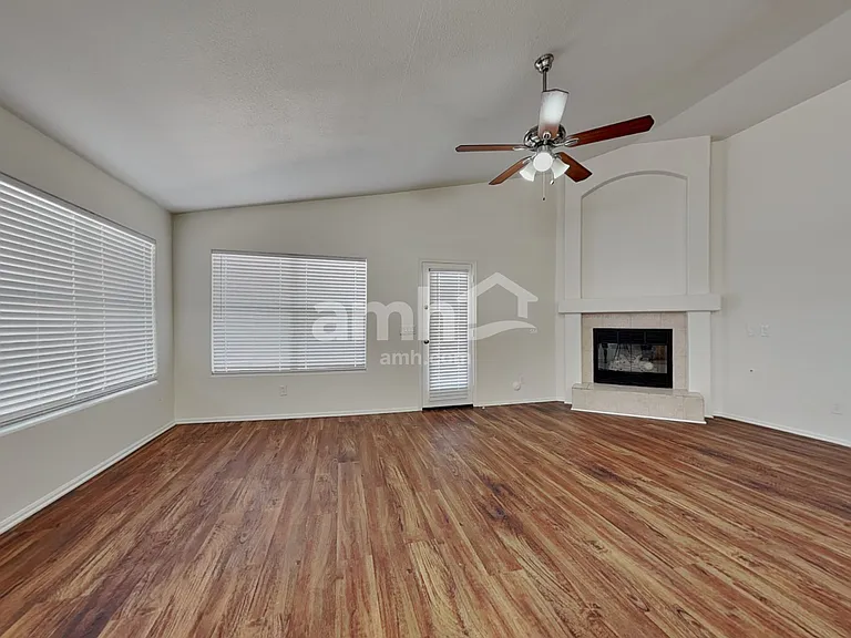 10262 W Patrick Ln — Photo 5