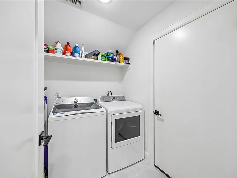 1420 Indiana St — Photo 12