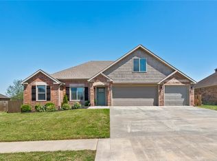 590 Douglas St, Pea Ridge, AR 72751