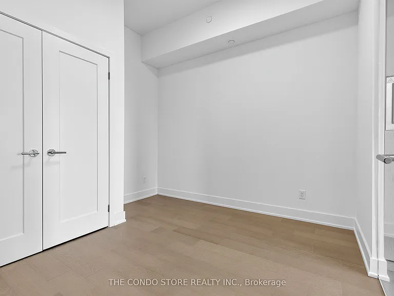 8 Manor Rd W #705 — Photo 10