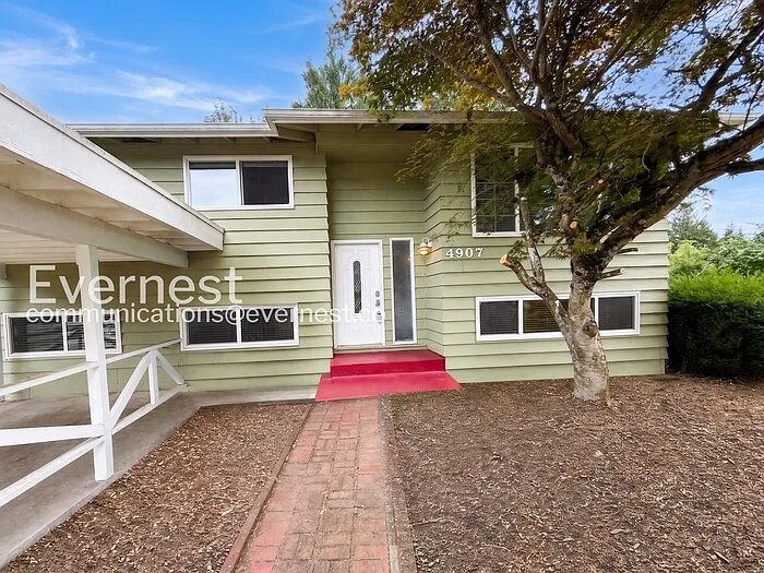 4 bed, 2.0 bath, 2304 sqft, $3,599 — Photo 3