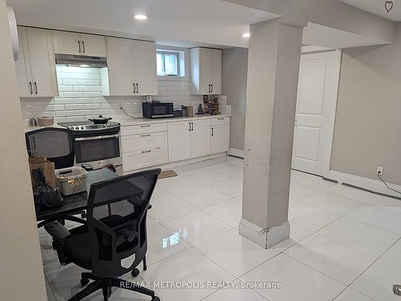 2nd image of 181 Flora Dr #Basement