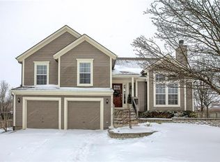 20778 S Skyview Ln, Spring Hill, KS 66083