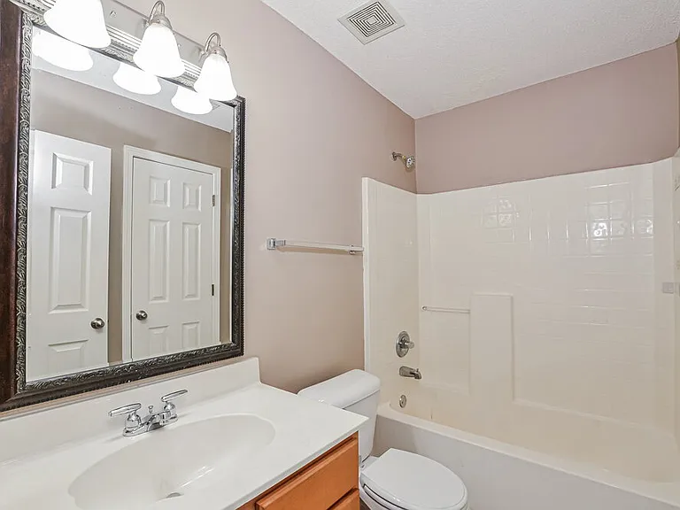 4064 Sidlehill Dr — Photo 15