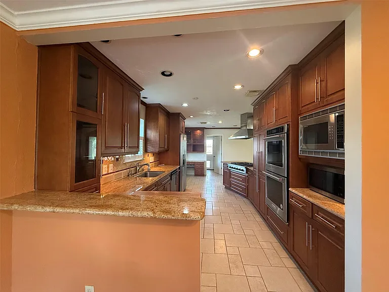7718 Lacy Hill Dr — Photo 12