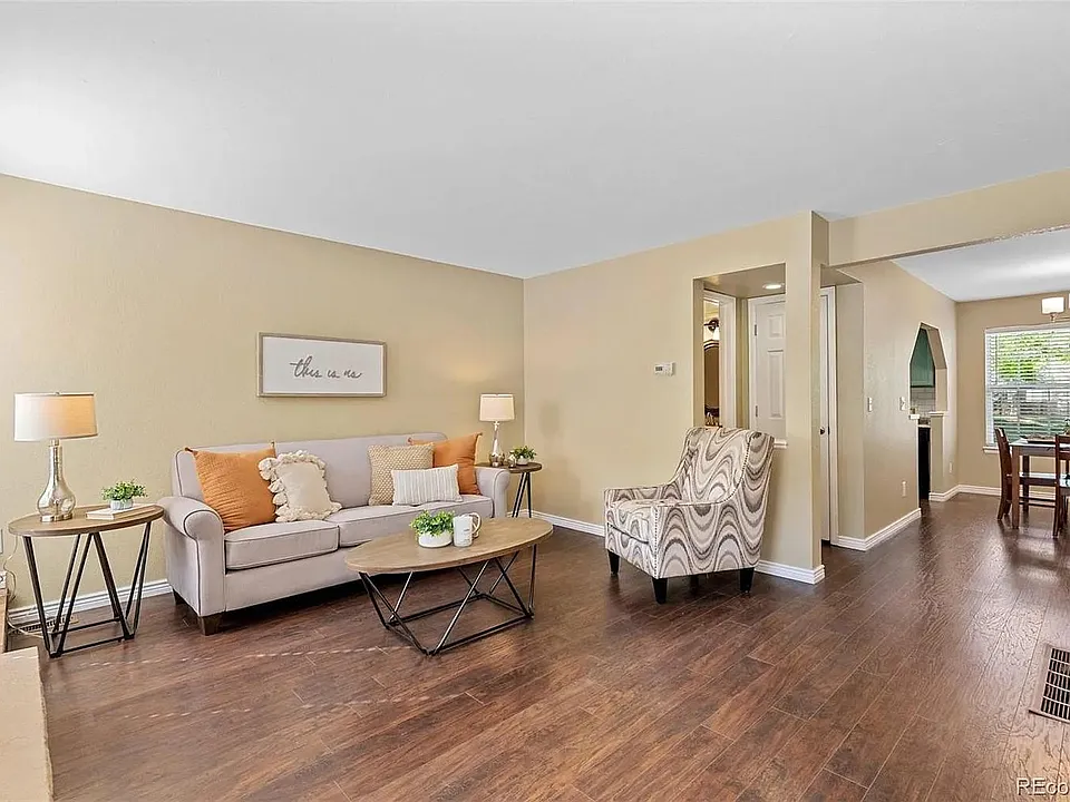 330 W Jamison Cir