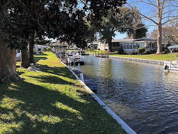 5th image of 137 S Lake Dr