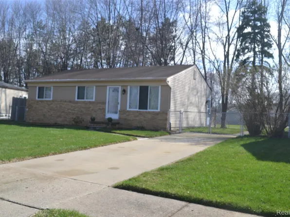 42428 Greenbrier Ln, Clinton Township, MI 48038