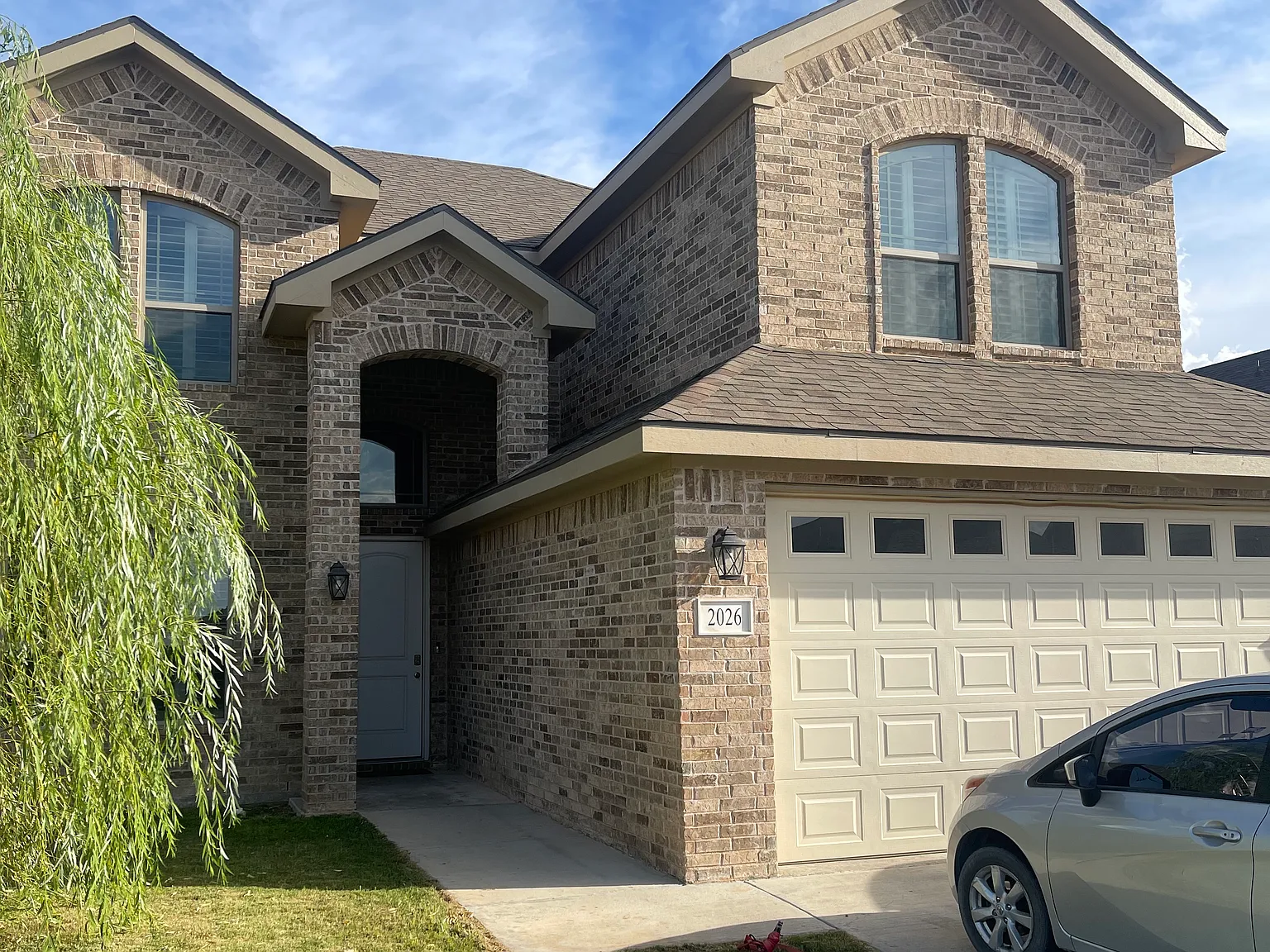 5 bed, 2.5 bath, 2624 sqft, $3,000 — Photo 1
