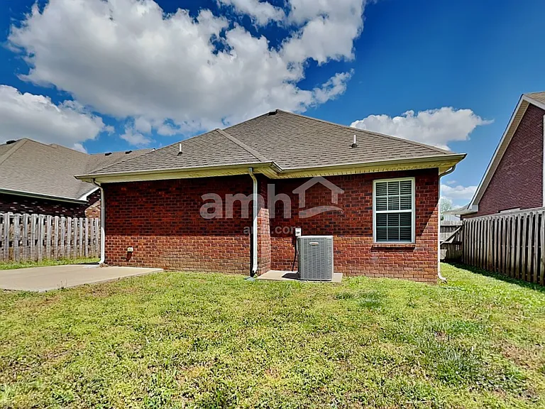 1004 Hendricks Ct — Photo 21